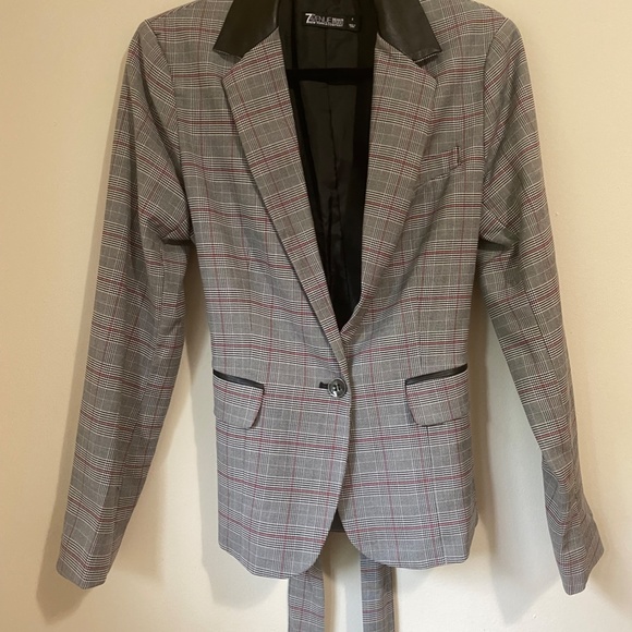 blazer- tuxedo - Picture 2 of 3